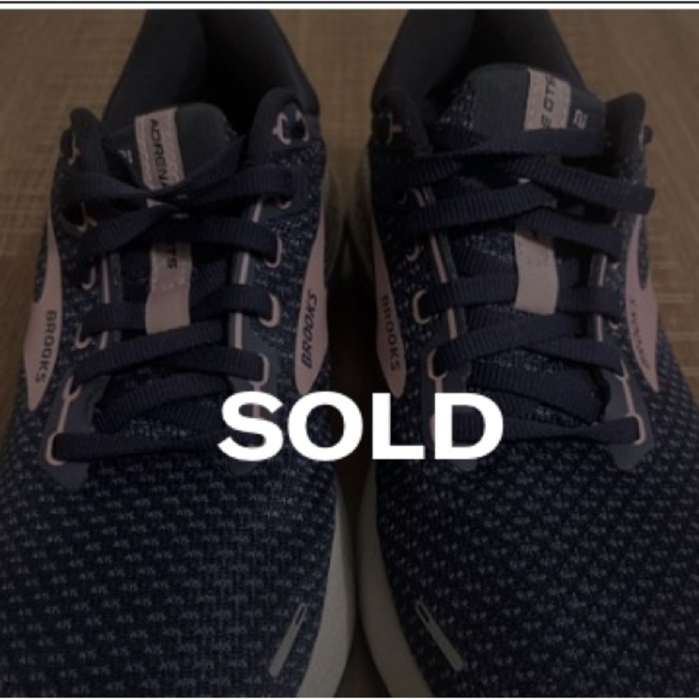 Brooks Adrenaline GTS 22 Running Shoes Women's Size 8 in Navy,Pink